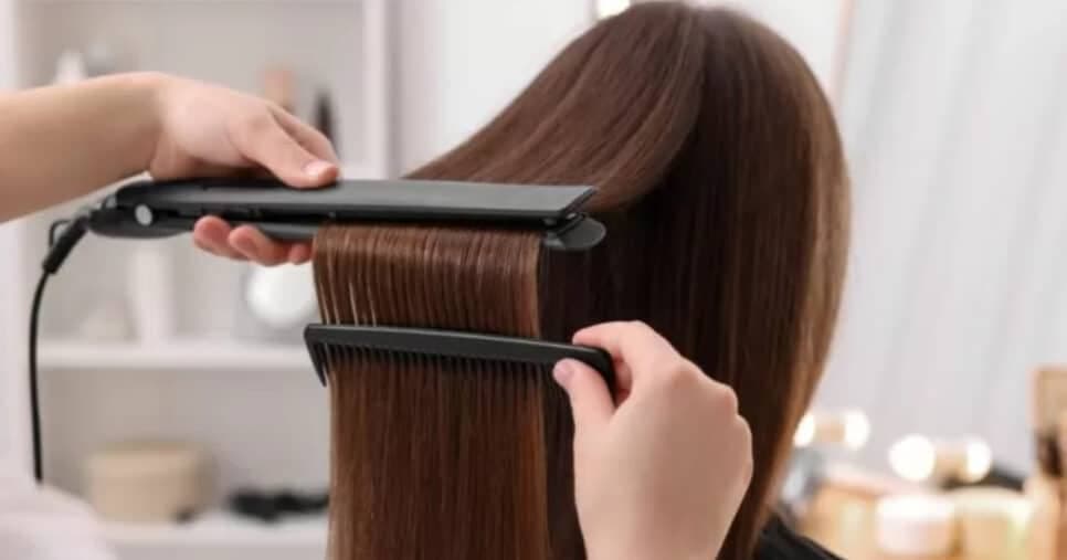 Nada de chapinha e cabelo destruído: Deixe os fios lisos com misturinha com 3 ingredientes