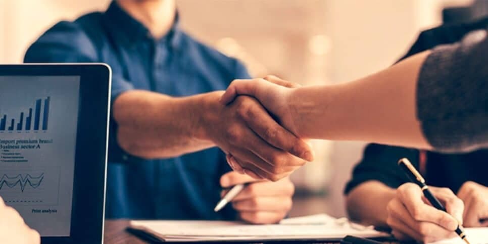 Empresas podem exigir apenas seis meses de experiência (Reprodução: Divulgação)