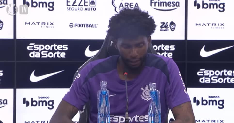 Hugo Souza no Timão (Foto: TV Corinthians)