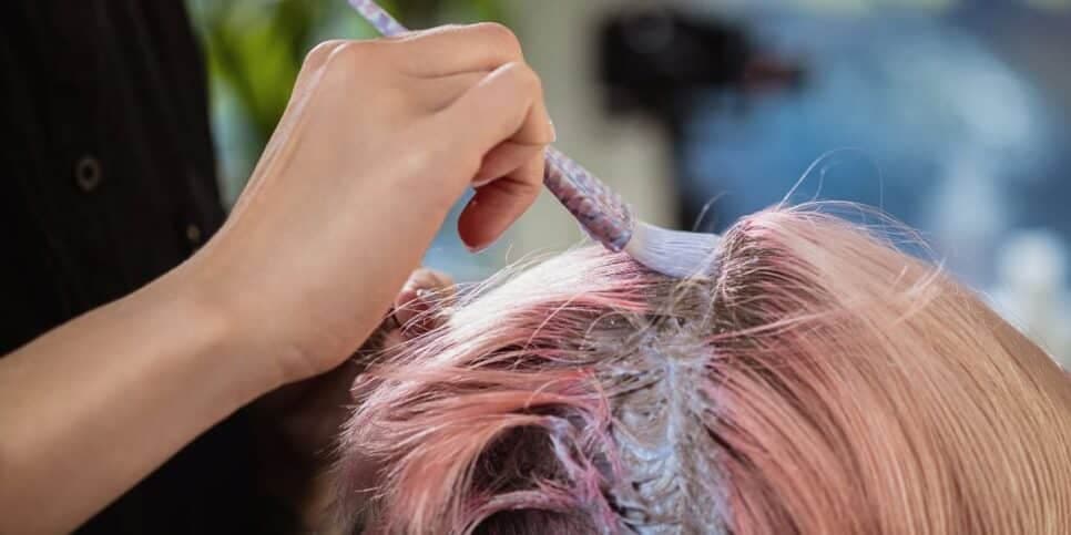 Pinte o seu cabelo com tinta sem amônia (Reprodução: Canva) Pinte o seu cabelo com tinta sem amônia (Reprodução: Canva)