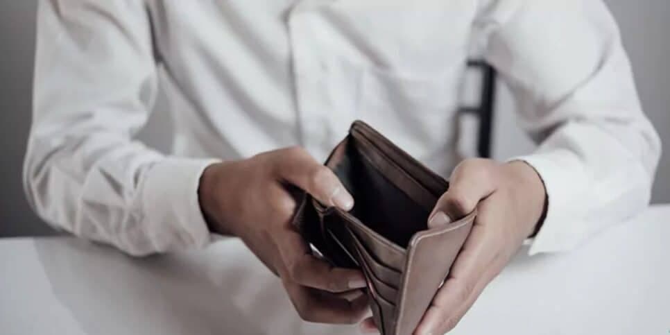 Salário 3 meses atrasado permite rescisão indireta (Reprodução: Divulgação)