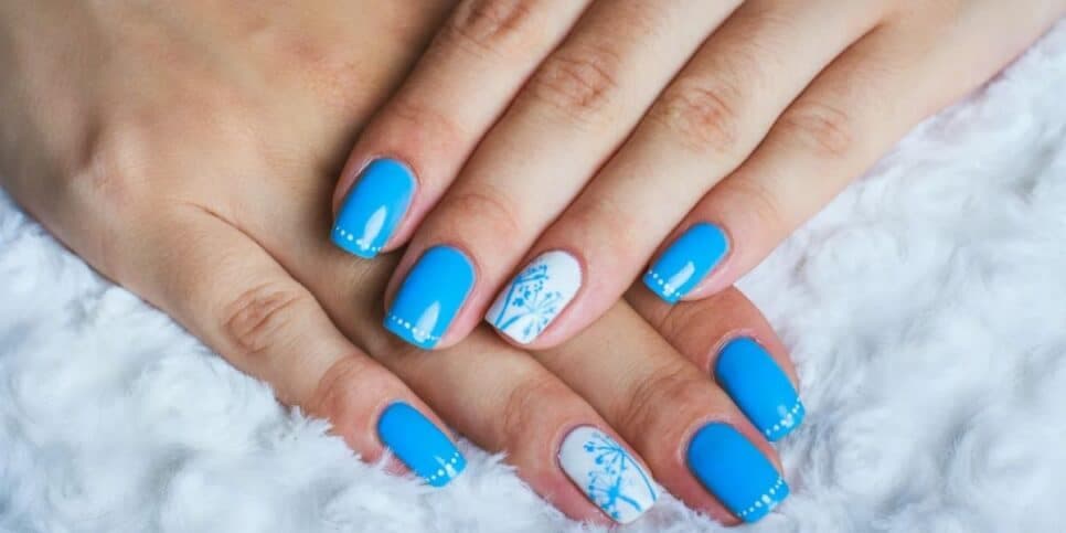 Deixar o esmalte muito tempo na unha pode danificar (Reprodução: Divulgação)