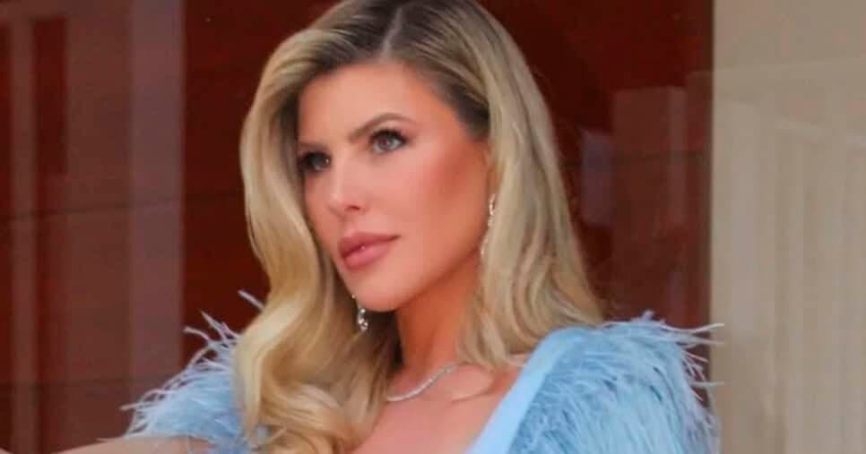 Vendendo roupas e irreconhecível: Íris Stefanelli, do TV Fama, vive assim hoje
