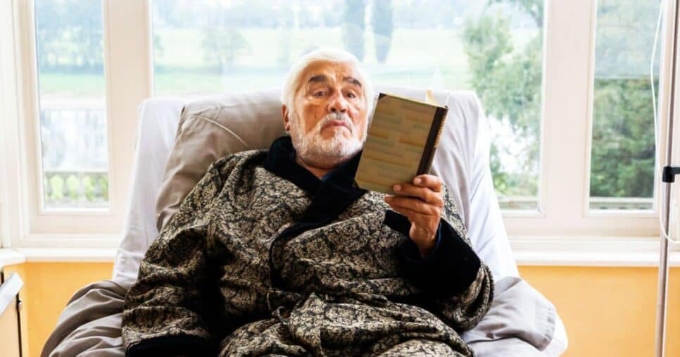 Mario Adorf em Schubert In Love (Foto: Reprodução / PrimeVide / Divulgação)