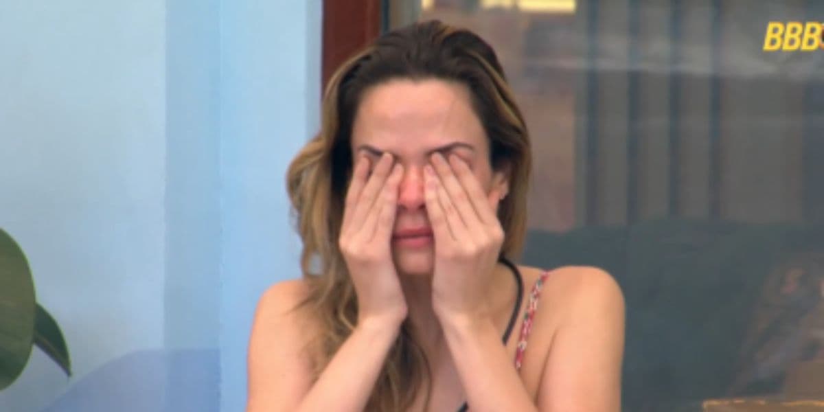 Ana Paula Renault chorando por morte do pai no BBB26 (Reprodução: Globo)