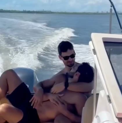 Bruno Fagundes ao lado do namorado (Foto: Reprodução / Instagram)

