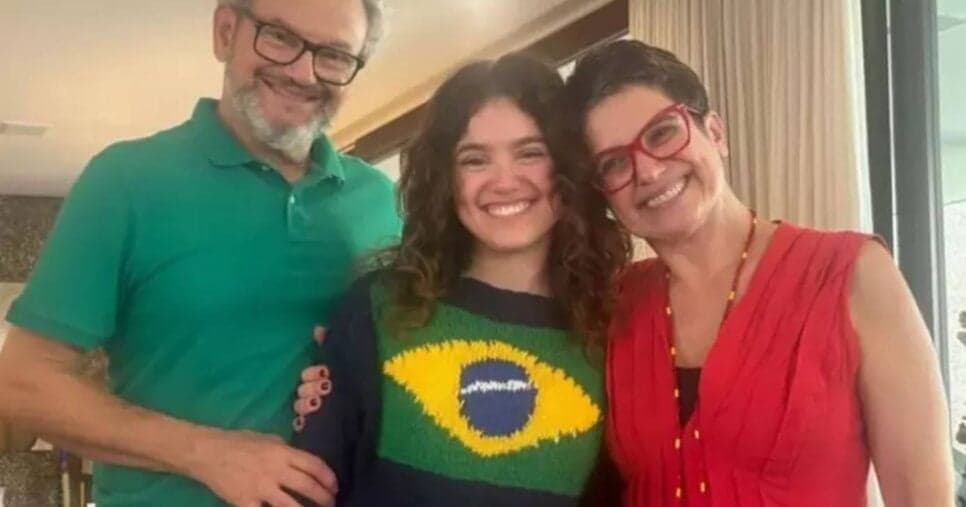 Ilustração Sandra Annenberg junto com Ernesto Paglia e filha