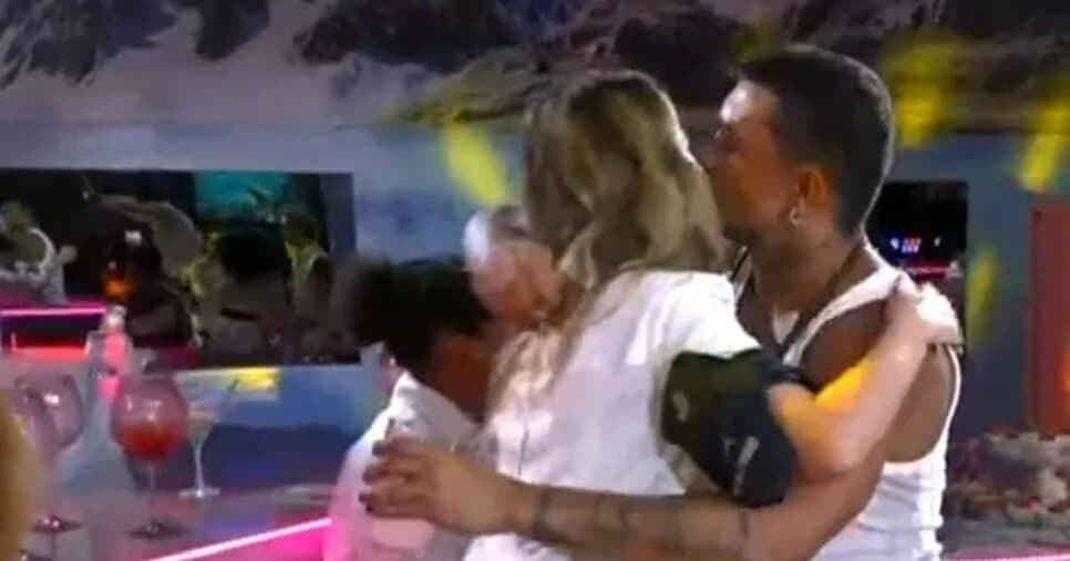 BBB26: Ana Paula Renault se apaixona por Xamã e flerta com o cantor: "Gostoso''