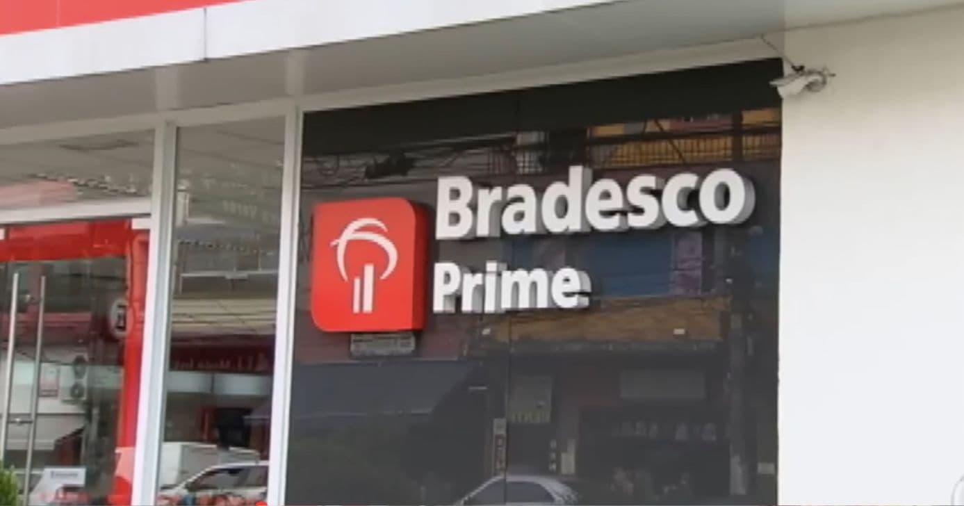 Agência do Bradesco (Foto: Reprodução / Record)