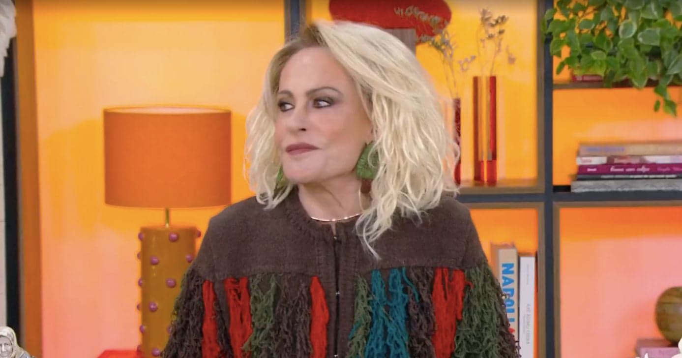 Ana Maria se irrita com atitude de produção e dá bronca ao vivo: "Que graça tem?"