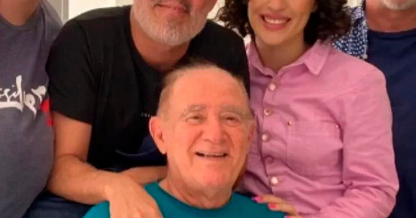 Discreta, filha de Renato Aragão, o Didi, vive relação lésbica e fotos entregam identidade