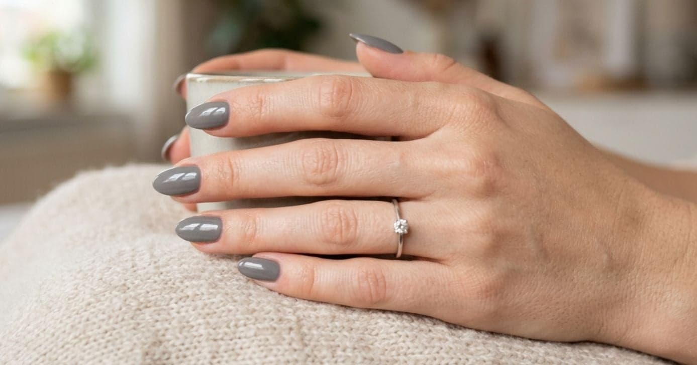 3 cores de esmalte que deixam as unhas mais elegantes e rejuvenesce as mãos