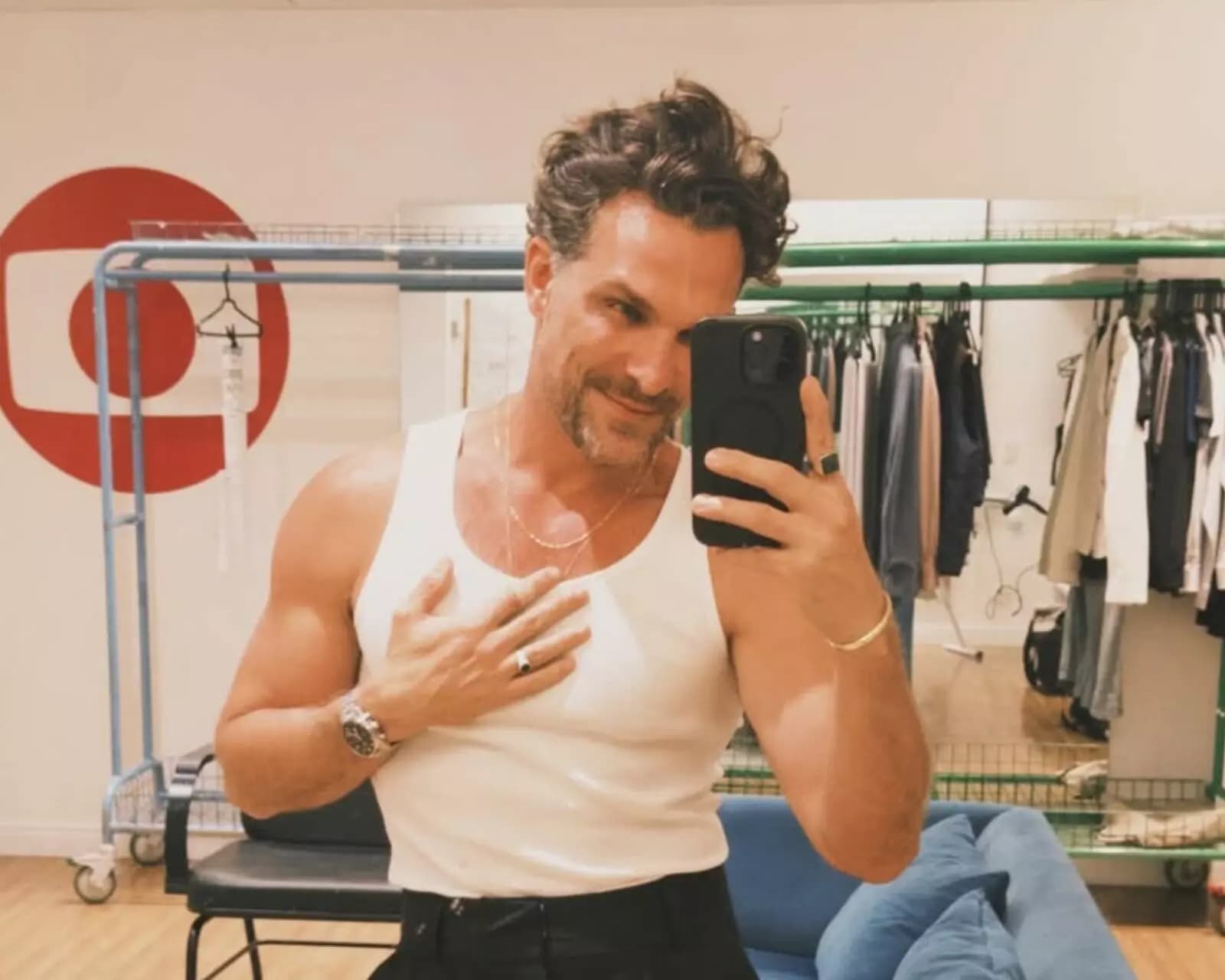 Galã de novelas da Globo se assumiu bissexual e vive casamento aberto (Foto: Reprodução/ Internet)