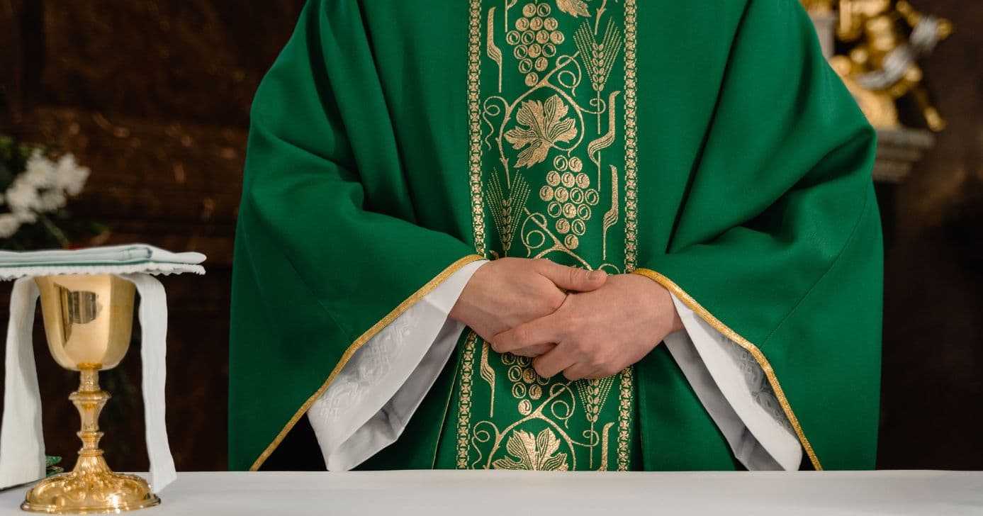 Ilustração padre (Foto: Canva)