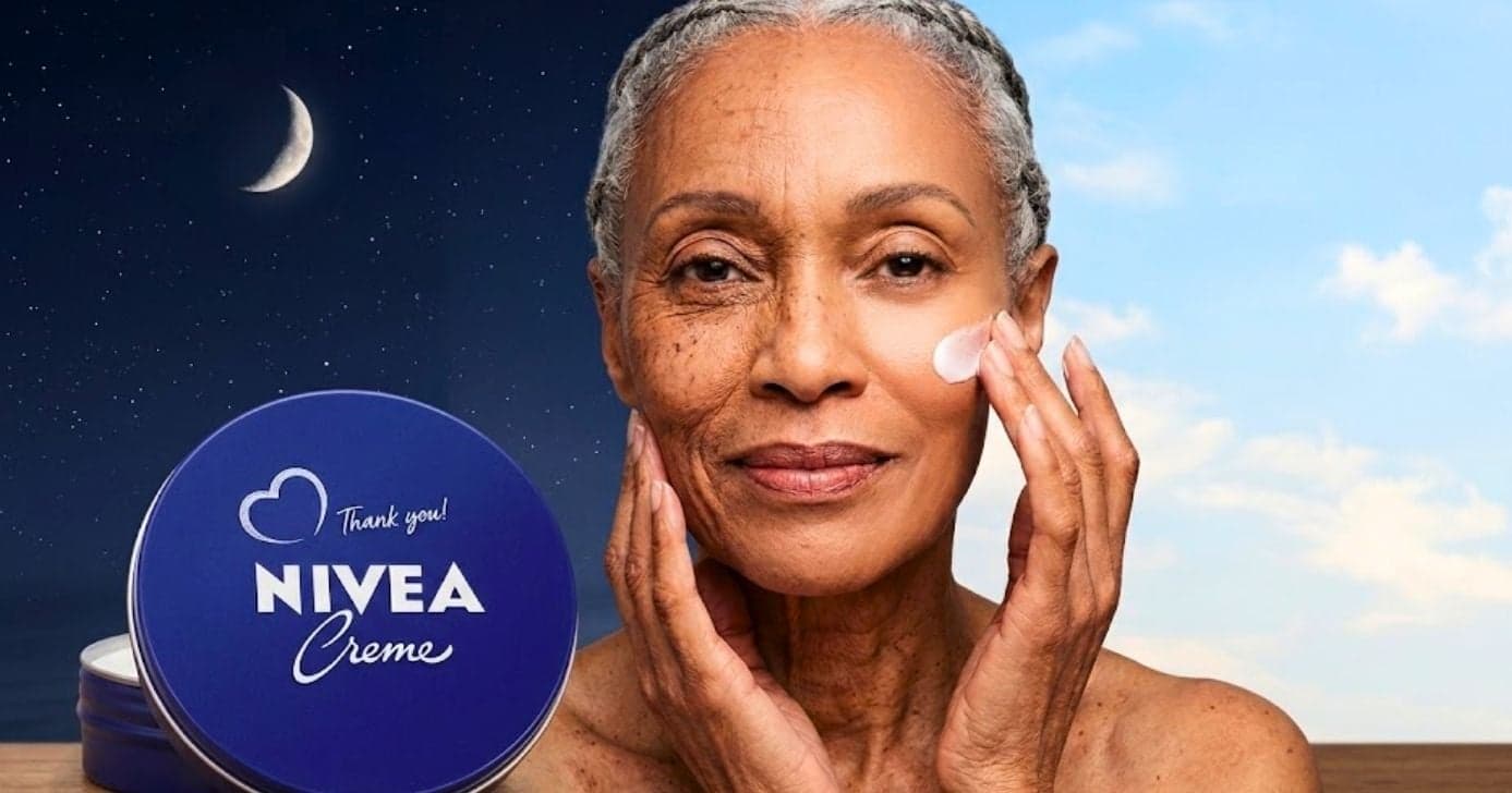 Melhor skincare: Técnica com creme Nivea regenera a pele das 50+ da noite para o dia