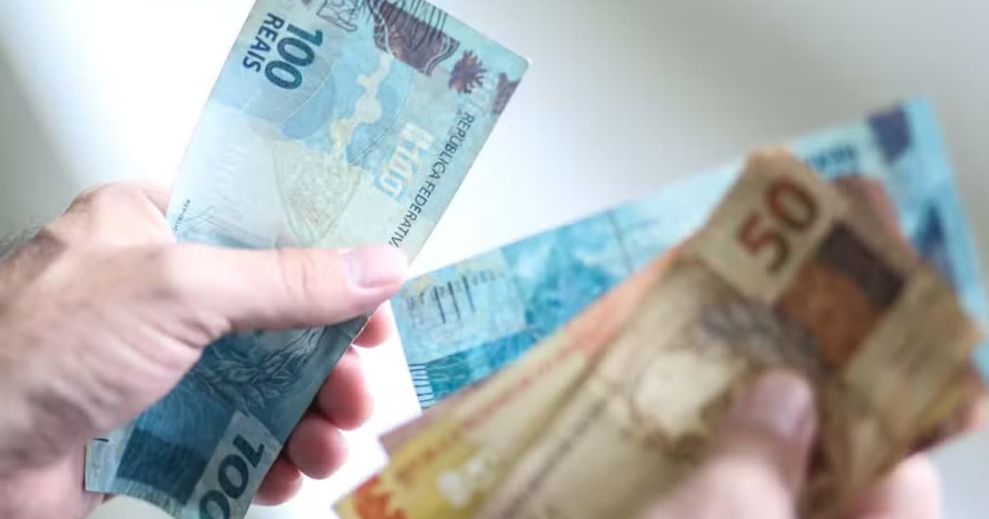 Acima dos R$1.621: Novo salário mínimo estadual é aprovado e R$ 1.874,36 chega a milhões de CLTs 