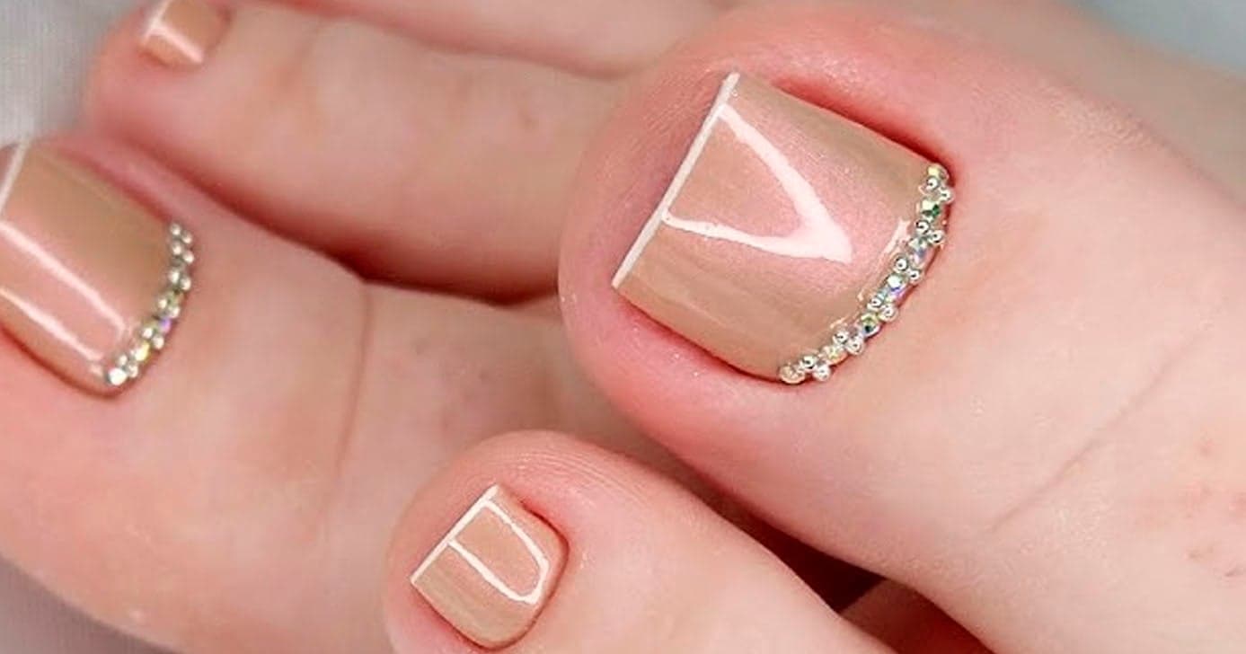 Unhas com joias (Foto; Reprodução) Unhas com joias (Foto; Reprodução)