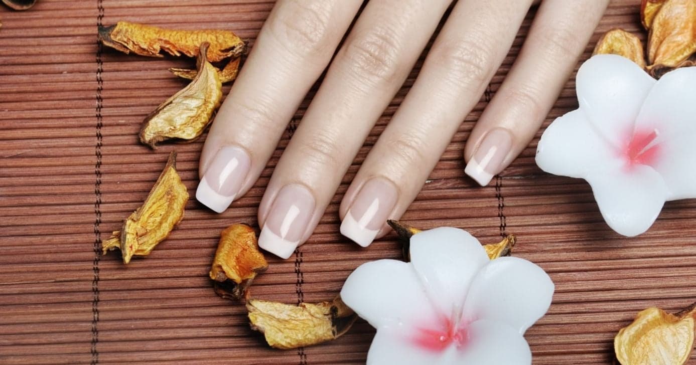 Unhas de patroa: Nova técnica blinda unhas fracas e traz efeito natural por 30 dias