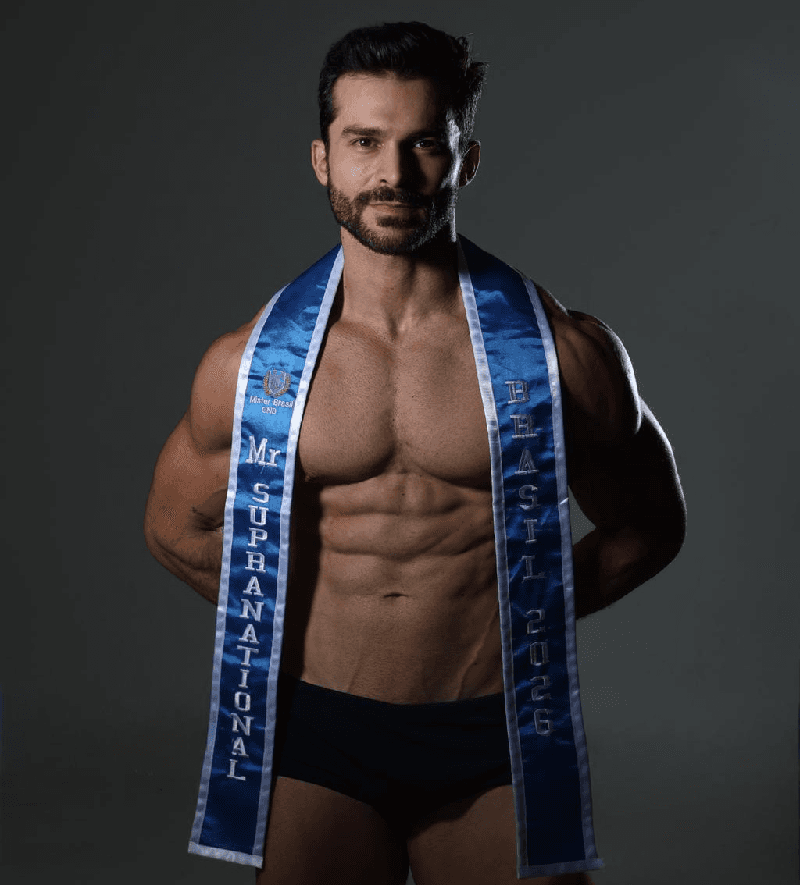 Danton Murilo Miguel com a faixa de Mister Brasil Supranational 2026. Foto: Divulgação.