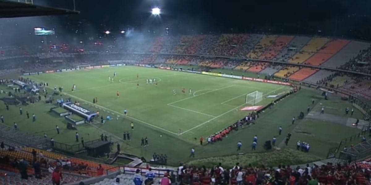 Torcedores do Independiente Medelín protestaram contra o time (Reprodução: ESPN)