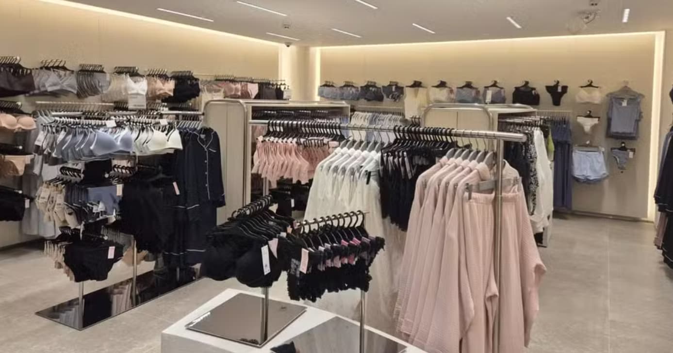 Fechamento em massa: Loja de roupas popular fecha 28 lojas e demite 500 funcionários