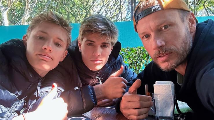 João e Francisco ao lado de Rodrigo Hilbert (Foto: Reprodução/ Instagram)