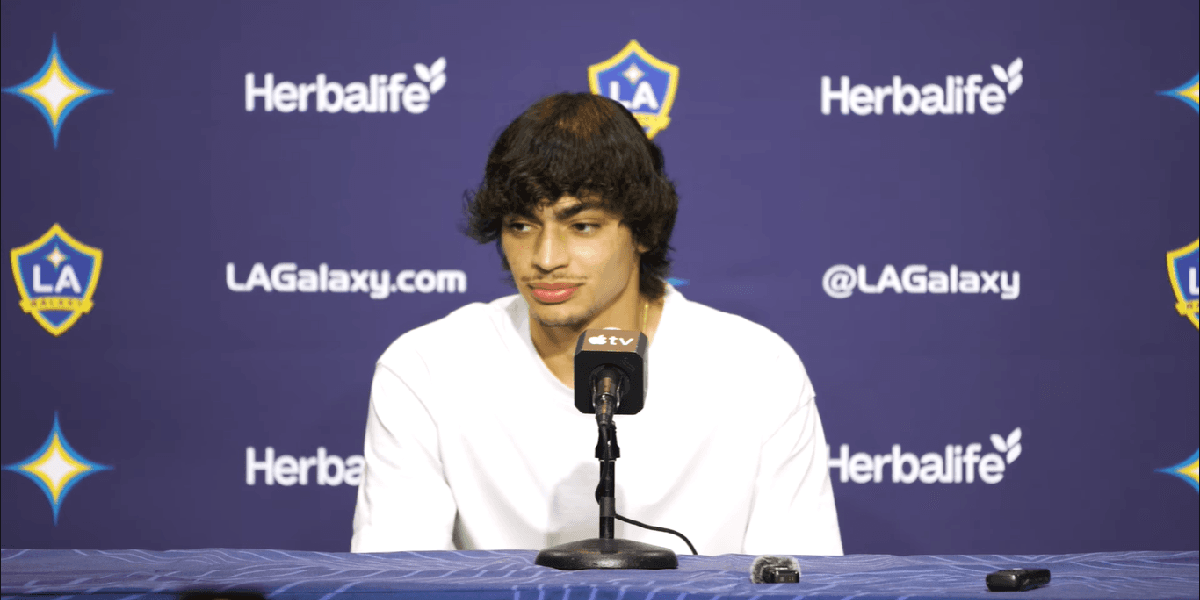 Matheus Nascimento indo para o Grêmio (Foto: Reprodução/ YouTube/ LA Galaxy)