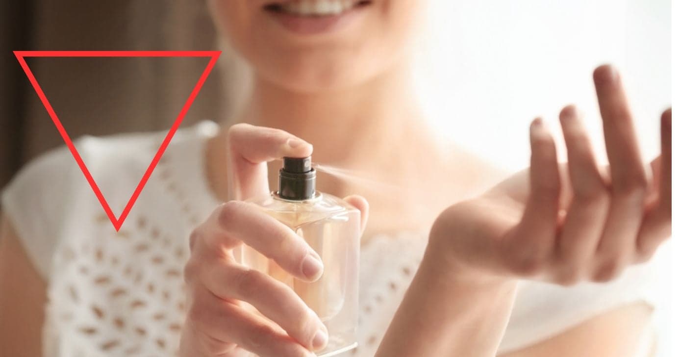 O truque do triângulo invertido que faz o perfume fixar o dia todo