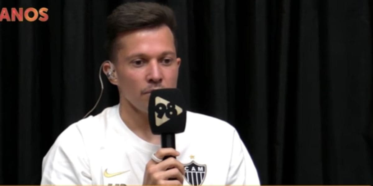 Bernard revelou propostas do Palmeiras e Corinthians (Reprodução: 98 Live Esportes / Youtube) Bernard revelou propostas do Palmeiras e Corinthians (Reprodução: 98 Live Esportes / Youtube)