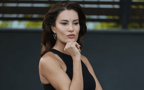 Atriz Ece Irtem, que interpretou Hande na novela turca Coração de Mãe  (Foto: Reprodução / Record)
