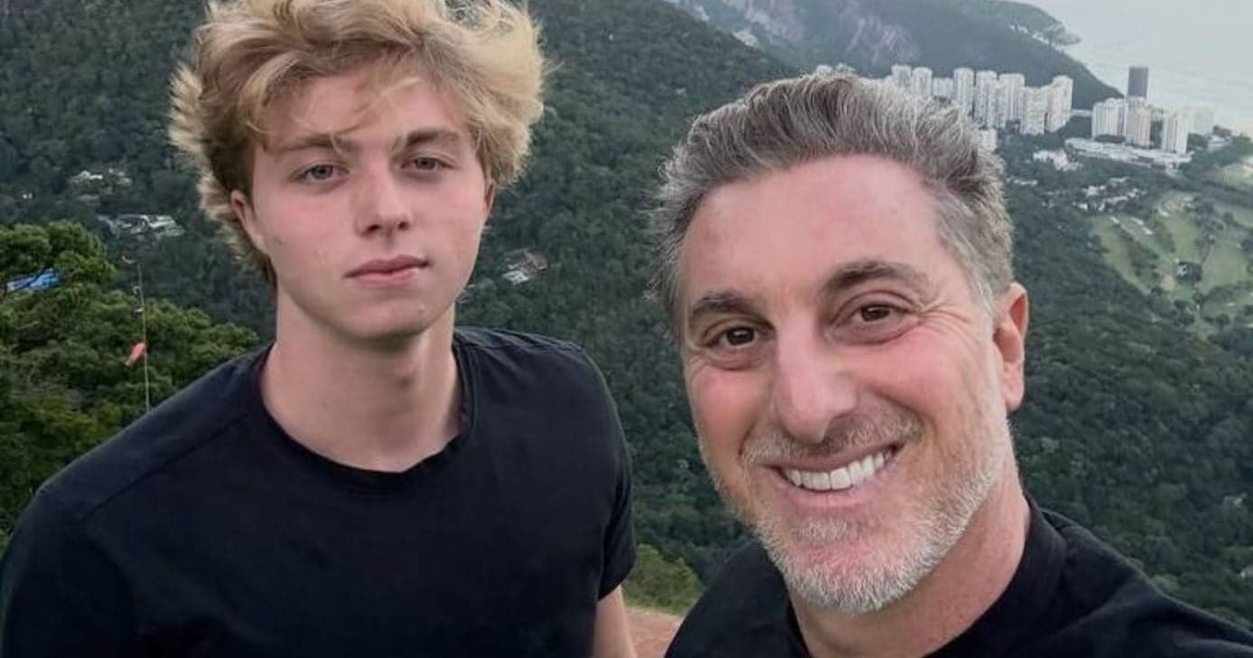 Luciano Huck improvisa e coloca filho para trabalhar no Domingão