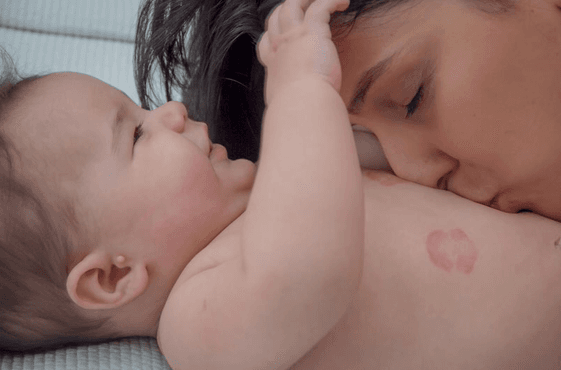 Vereadora com o filho ainda bebê (Foto: Reprodução / Instagram)


