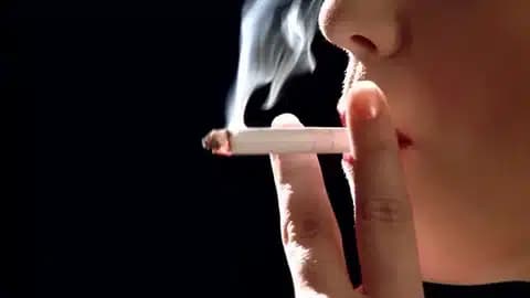 Fumar faz com que se perca colágeno mais rápido (Foto: Freepik) Fumar faz com que se perca colágeno mais rápido (Foto: Freepik)