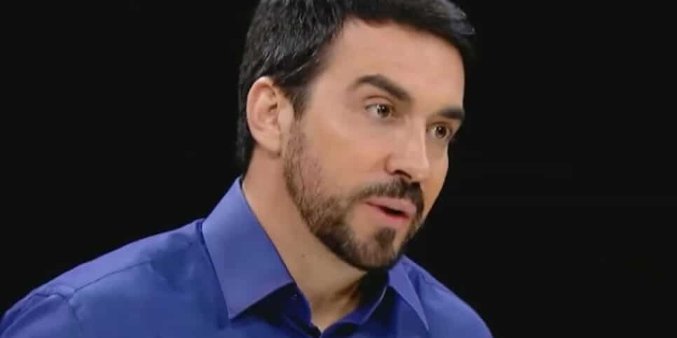 Padre Fábio de Melo interrompe o show às pressas e perde o chão (Foto: Reprodução/ Internet) Padre Fábio de Melo interrompe o show às pressas e perde o chão (Foto: Reprodução/ Internet)