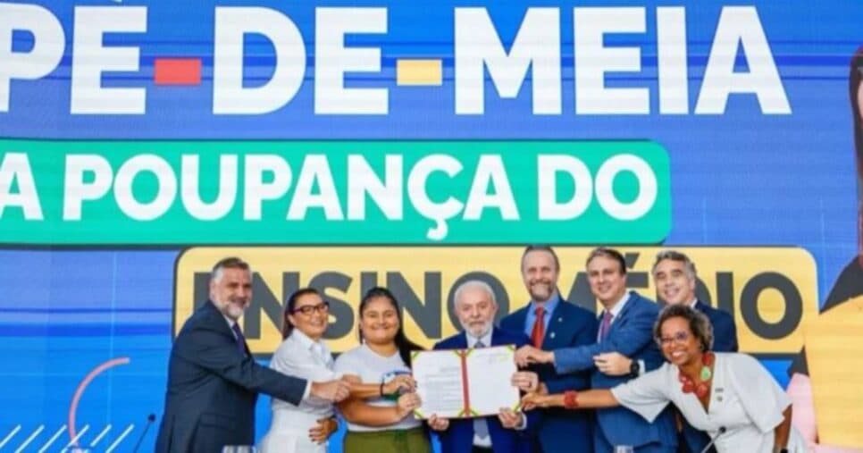 Governo comemora o Pé de Meia Governo comemora o Pé de Meia