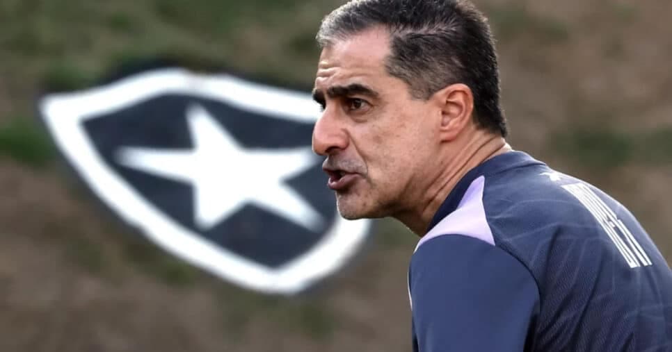 Renato Paiva perde craque do elenco principal do Botafogo (Foto: Vitor Silva) Renato Paiva perde craque do elenco principal do Botafogo (Foto: Vitor Silva)
