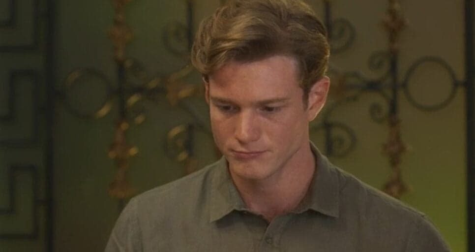 Raimundo se compadece do sofrimento de Beto diante de casamento obrigado com Bia (Foto: Reprodução/ TV Globo) Raimundo se compadece do sofrimento de Beto diante de casamento obrigado com Bia (Foto: Reprodução/ TV Globo)