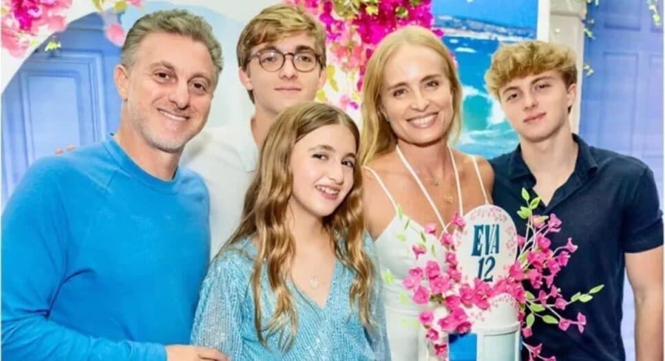 Luciano Huck e Angélica com seus 3 filhos crescidos (Foto: Reprodução/ Instagram) Luciano Huck e Angélica com seus 3 filhos crescidos (Foto: Reprodução/ Instagram)