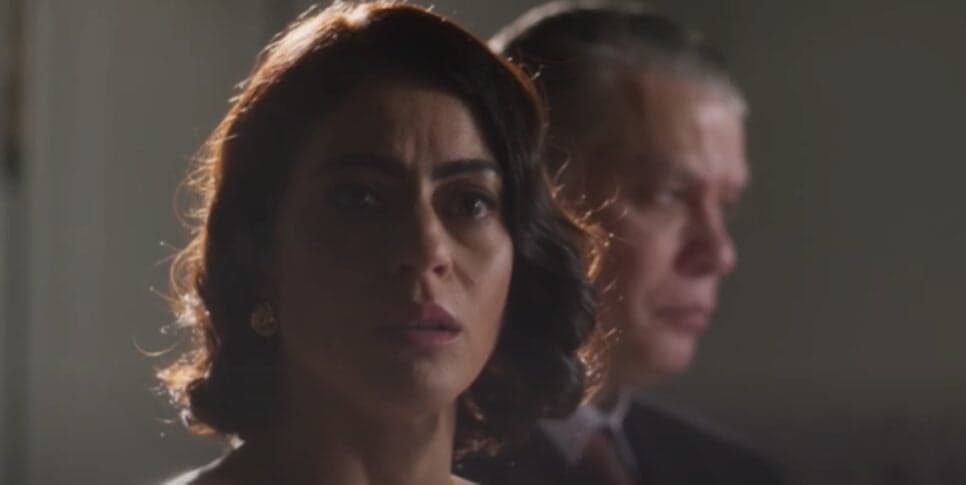 Juliano se desespera com descobertas de Clarice que a prende e amordaça a esposa (Foto: Reprodução/ TV Globo) Juliano se desespera com descobertas de Clarice que a prende e amordaça a esposa (Foto: Reprodução/ TV Globo)