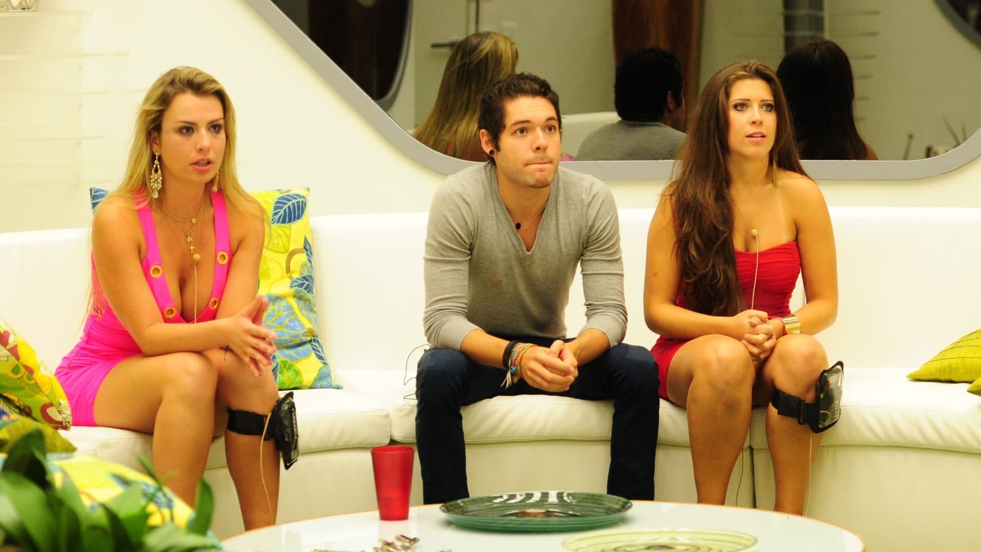 24mar2013---fernanda-nasser-e-andressa-escutam-ao-discurso-de-pedro-bial-na-ultima-eliminacao-do-bbb13-1364242971201_1920x1080 24mar2013---fernanda-nasser-e-andressa-escutam-ao-discurso-de-pedro-bial-na-ultima-eliminacao-do-bbb13-1364242971201_1920x1080