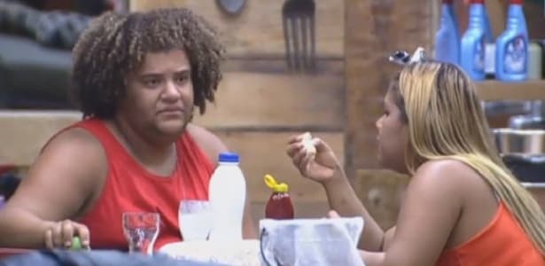18ago2013---gominho-cai-em-pegadinha-feita-por-yani-e-andressa-e-bebe-agua-com-vinagre-1376846459844_615x300 18ago2013---gominho-cai-em-pegadinha-feita-por-yani-e-andressa-e-bebe-agua-com-vinagre-1376846459844_615x300