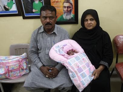 casal-que-ganhou-bebe-no-programa-de-aamir-liaquat-hussain casal-que-ganhou-bebe-no-programa-de-aamir-liaquat-hussain