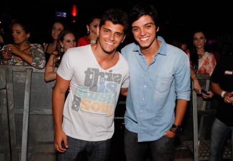 Os irmãos Bruno Gissoni e Rodrigo Simas Os irmãos Bruno Gissoni e Rodrigo Simas