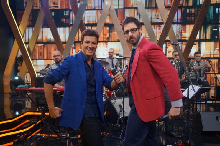 Rodrigo Faro canta e dança com Rafinha Bastos no “Agora É Tarde”