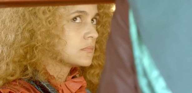 Nando tenta convencer Gina a ficar bonita em "Meu Pedacinho de Chão"