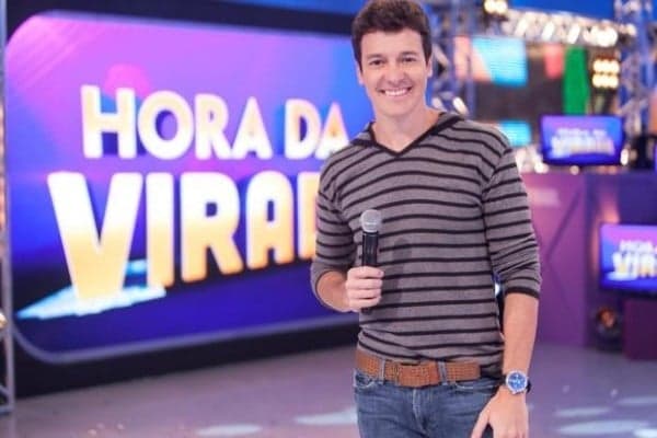 Record aposta em emoção para tentar salvar o "Hora do Faro"