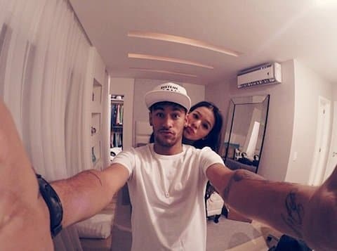 Em dia dos namorados, Bruna Marquezine se declara para Neymar em rede social