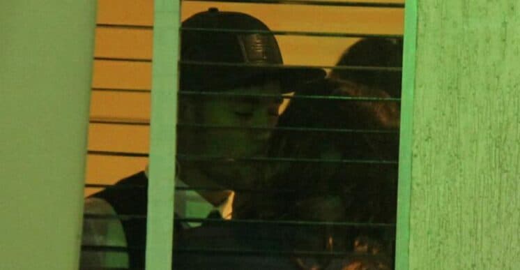 Durante festa de ‘‘Em Família’’, Neymar e Bruna Marquezine trocam beijos quentes