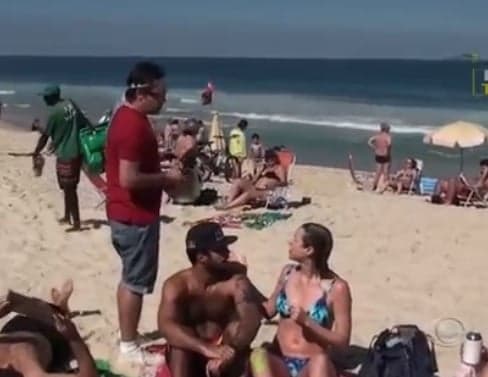 Vídeo da Hora: "Pânico na Band" inferniza Luana Piovani na praia