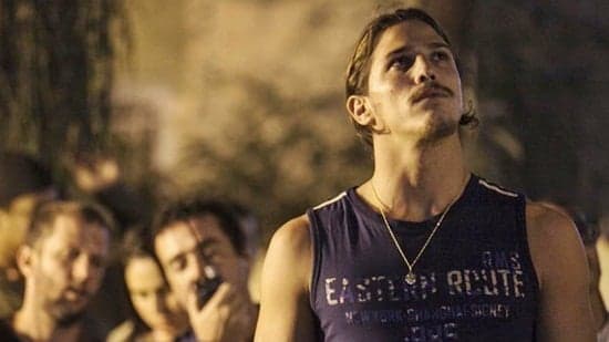 "Império": Rômulo Neto grava cena em que Robertão tira a roupa para Téo Pereira